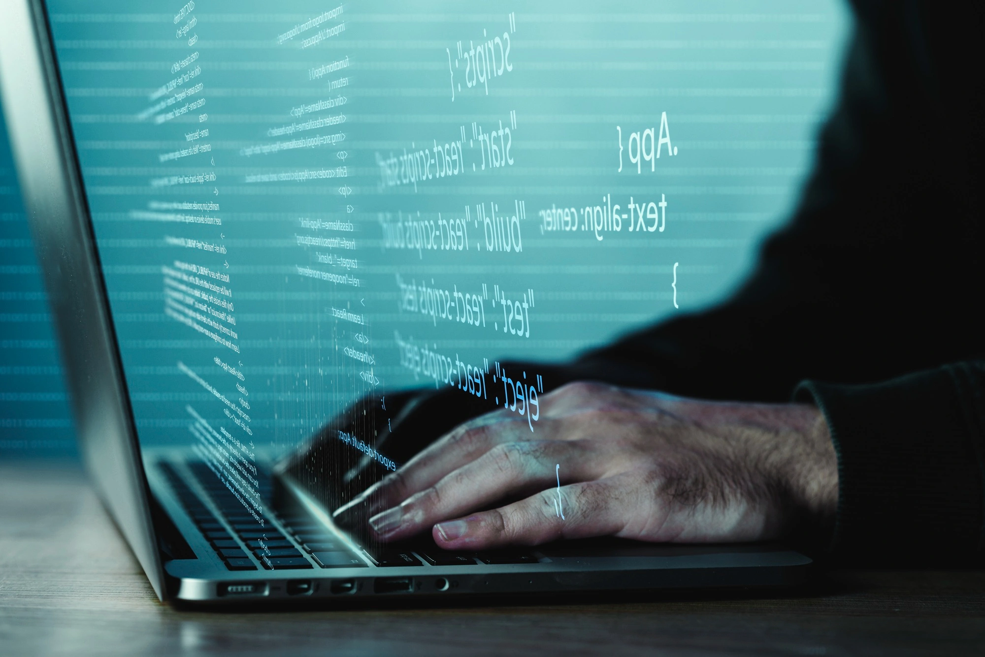 노트북에서 코드를 작성하며 시스템을 개발하는 모습 – 소프트웨어 개발 단계